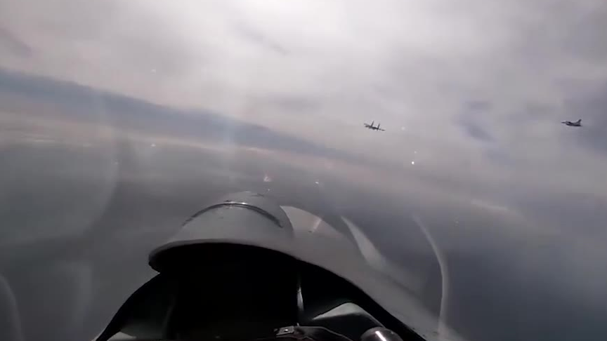 空中三明治!俄两架苏27波罗的海上空夹击伴飞比利时F16